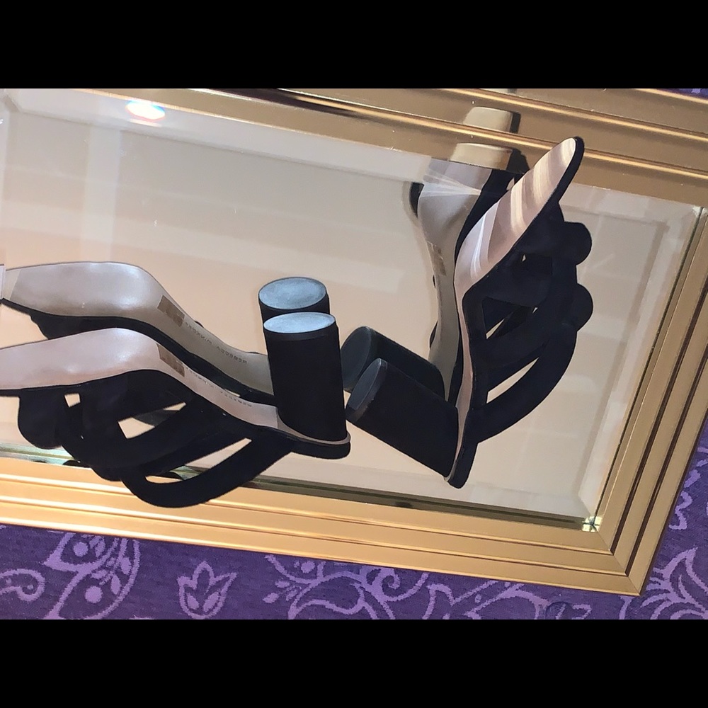 Black Pumps - Picture 8 of 12
